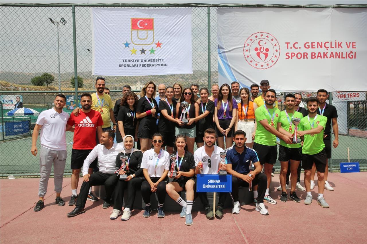 unilig-tenis-turnuvasi-sona-erdi